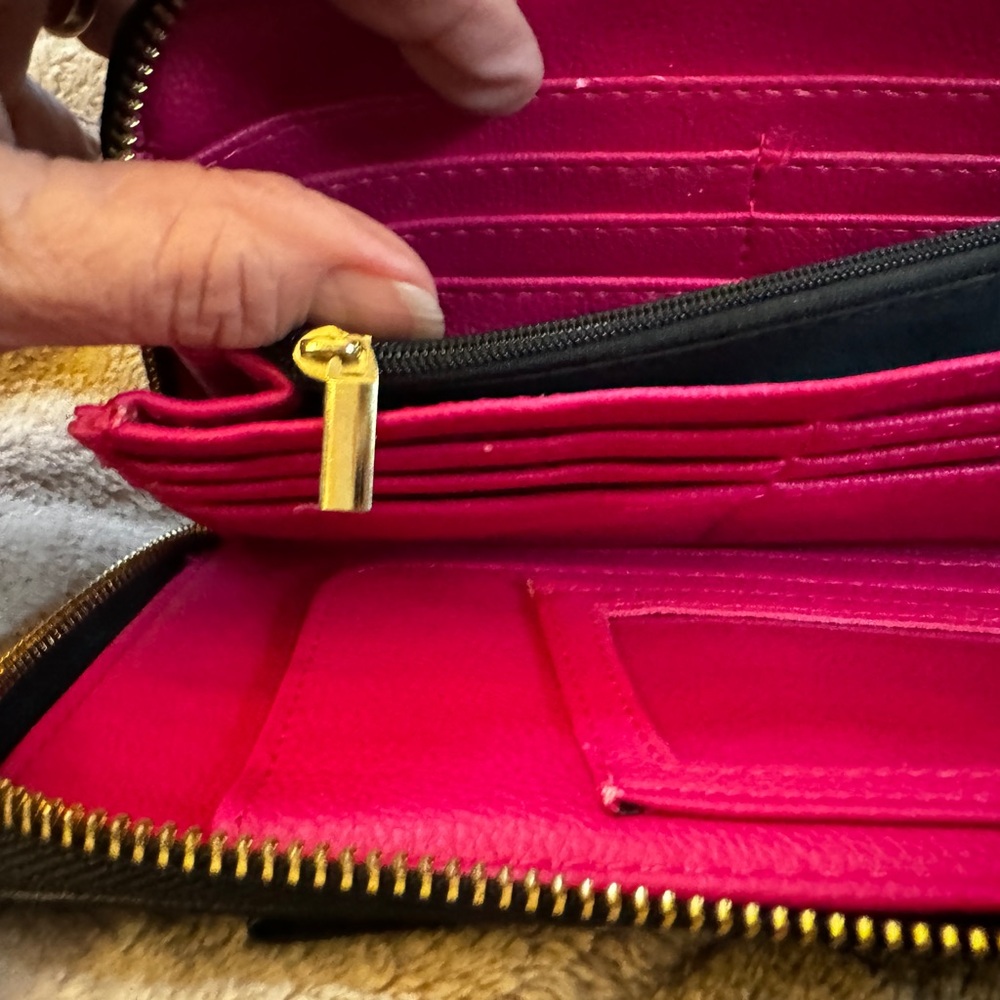 BETSY JOHNSON Wristlet Clutch Wallet w removable strap. Zipper Closure N… - Picture 10 of 10